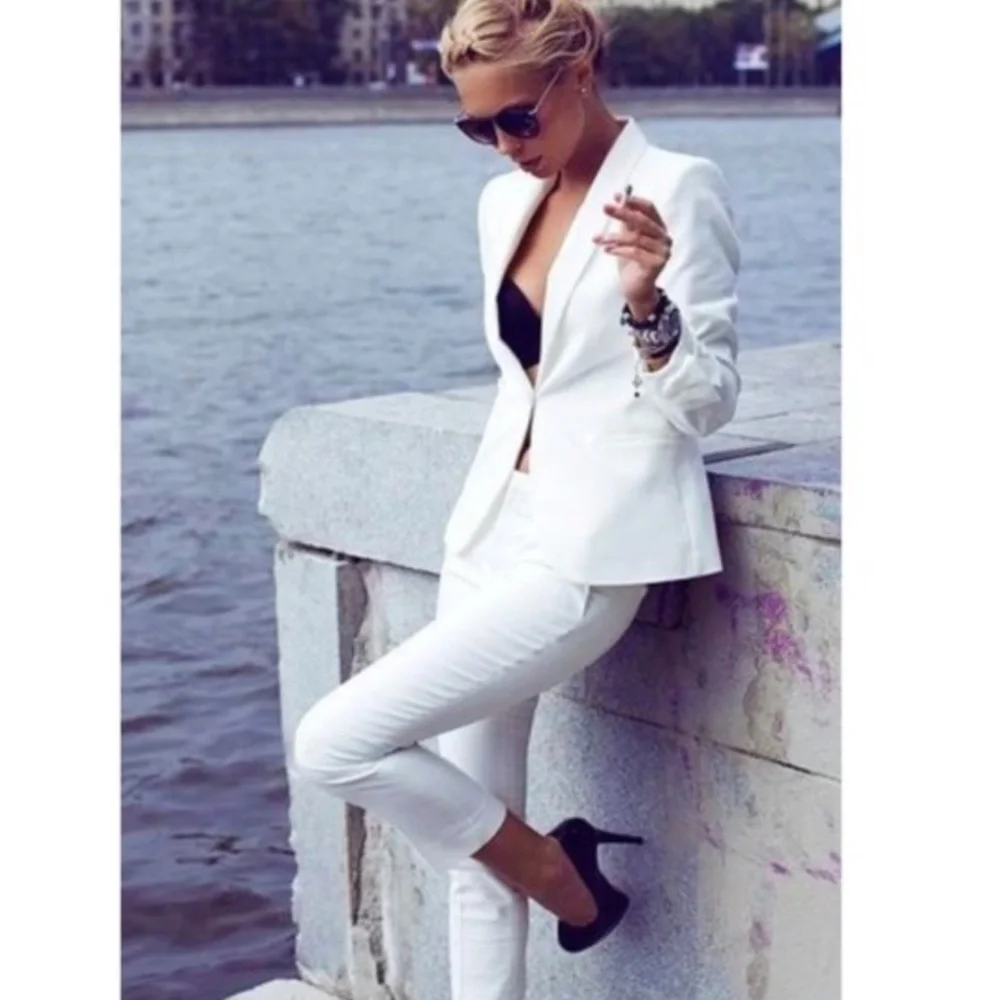White Women's Jeans with Embroidered Back Pocket